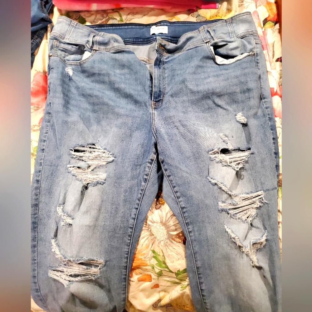 Distressed super stretch jeans
